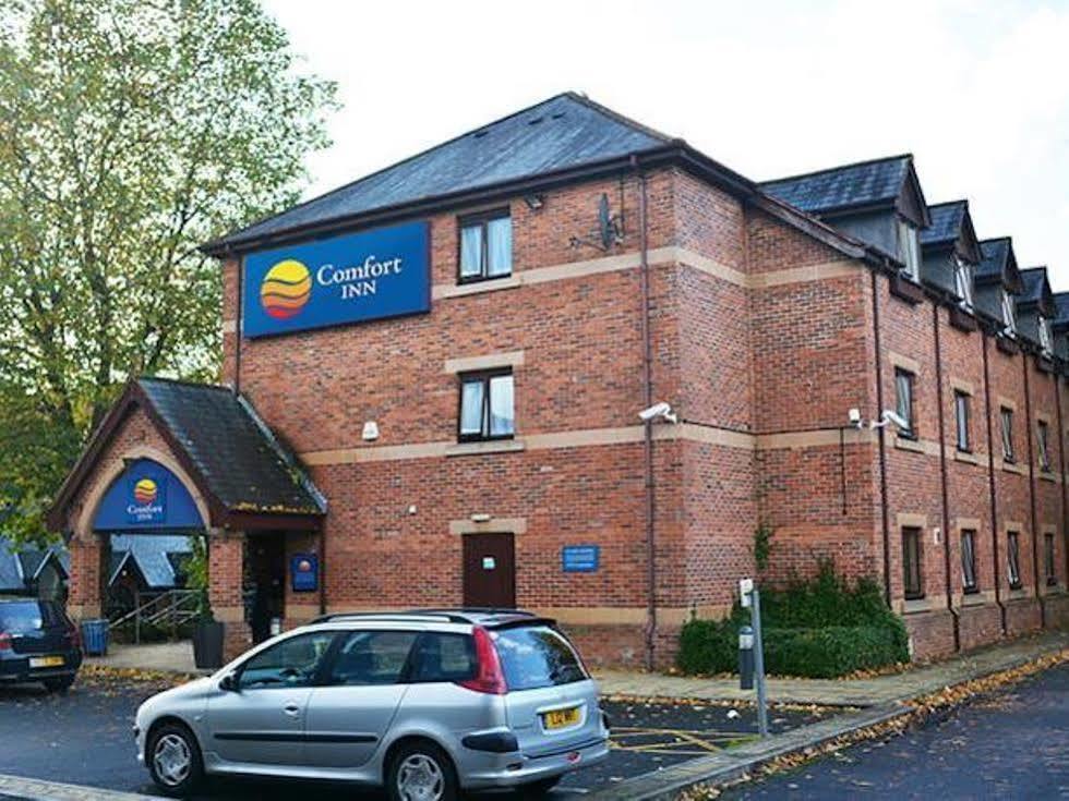 Comfort Inn Manchester North Exterior photo